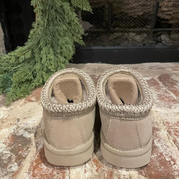 Cozy & Stylish UGG Tasman Slippers - Embrace New Comfort - Picture 2 of 5